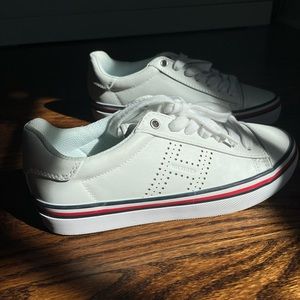 Tommy Hilfiger Sneakers size 6.5. Never worn